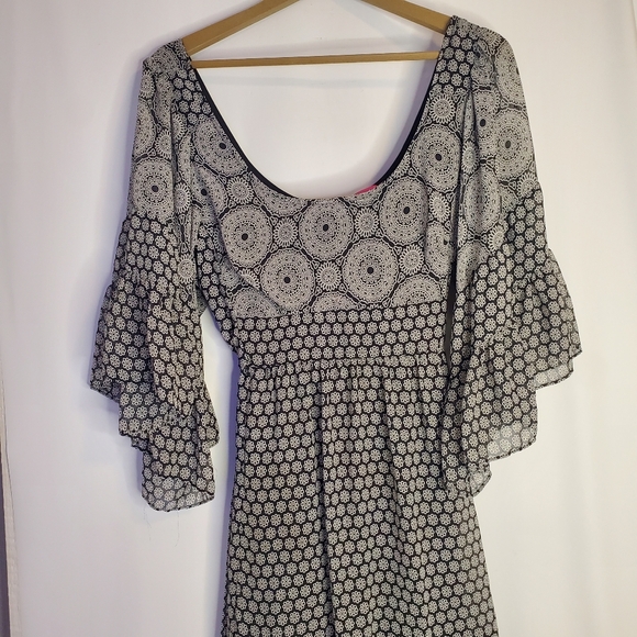 Betsy Johnson Size 11 Bl&Wh  scoop neck, banded tie-waist bell sleeve midi dress - Picture 4 of 11